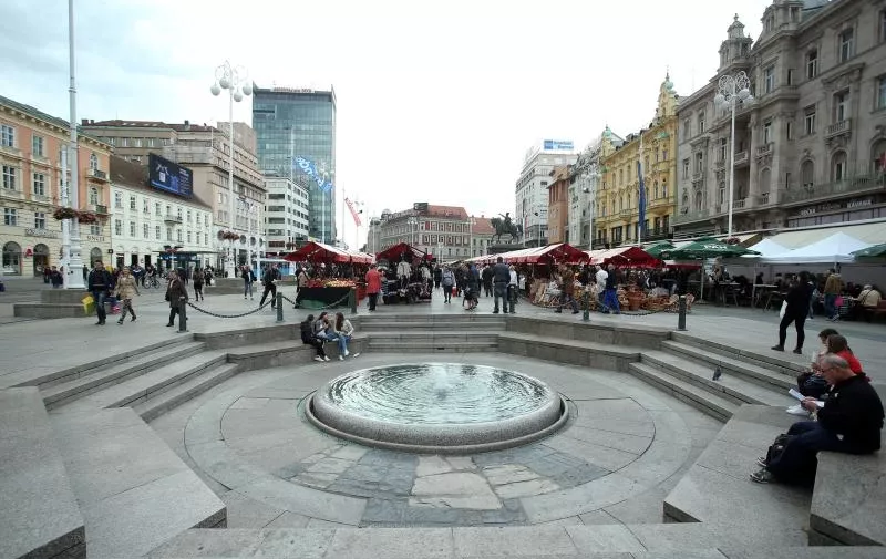 29.09.2015., Zagreb - Svakodnevica na glavnom gradskom trgu. Photo: Sanjin Strukic/PIXSELL