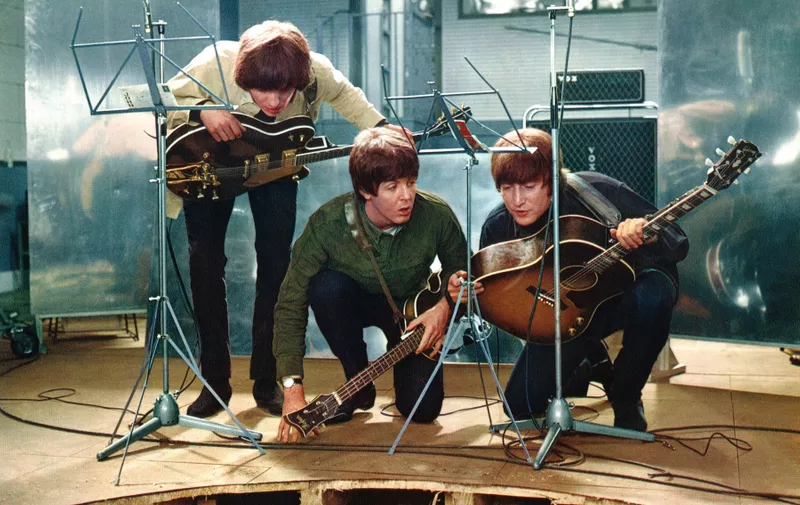 HELP!, from left: George Harrison, Paul McCartney, John Lennon, 1965,Image: 635352225, License: Rights-managed, Restrictions: Please credit Courtesy Everett Collection, Model Release: no, Credit line: Profimedia