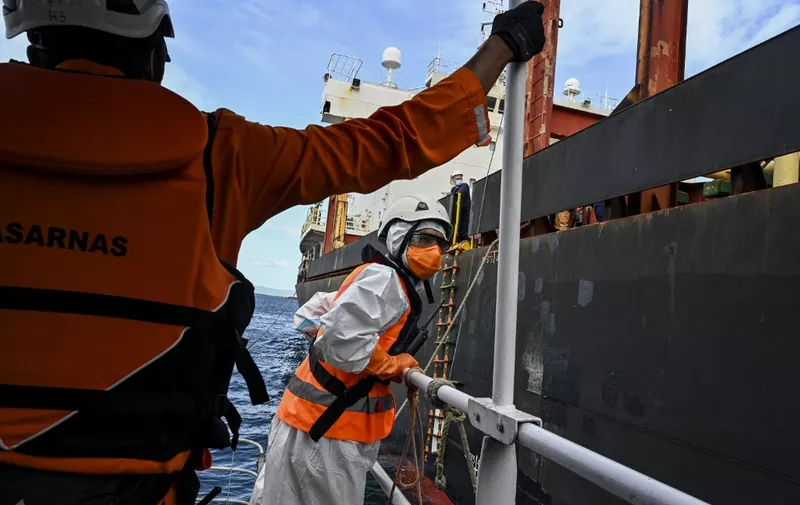 Members of Indonesia's National Search And Rescue Agency (BASARNAS) looks for the transfer from a ST Peter crew member from the Bahamas cargo while evacuated for medical reasons, at sea off the coast of Aceh on August 6, 2021. (Photo by CHAIDEER MAHYUDDIN / AFP)