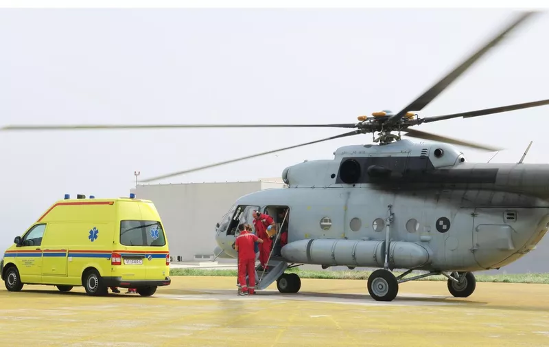 08.04.2016., Split - Helikopter MORH-a i vozilo hitne sluzbe na splitskom helidromu KB Firule tijekom transsporta pacijenta. 
Photo: Ivo Cagalj/PIXSELL