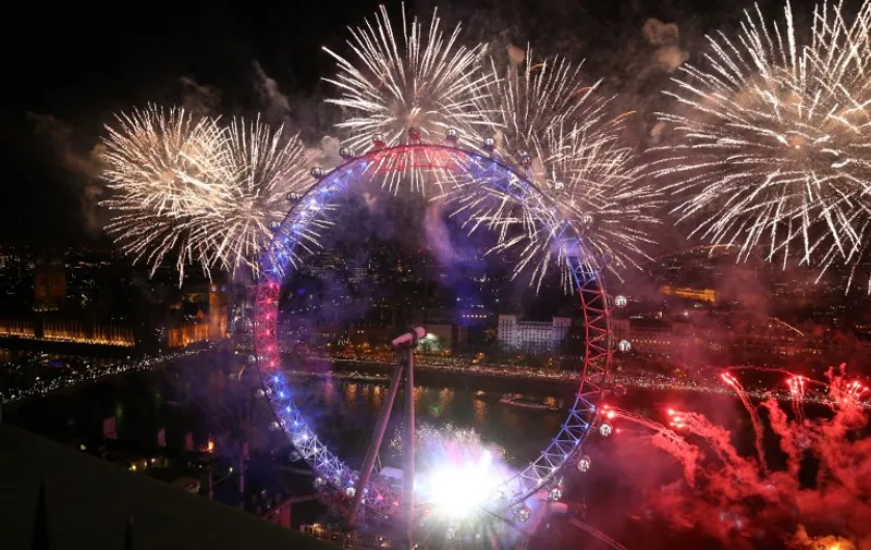 Fireworks explode around the London Eye during the New Year celebrations in central London just after midnight on January 1, 2016. AFP PHOTO / JUSTIN TALLIS / AFP / JUSTIN TALLIS