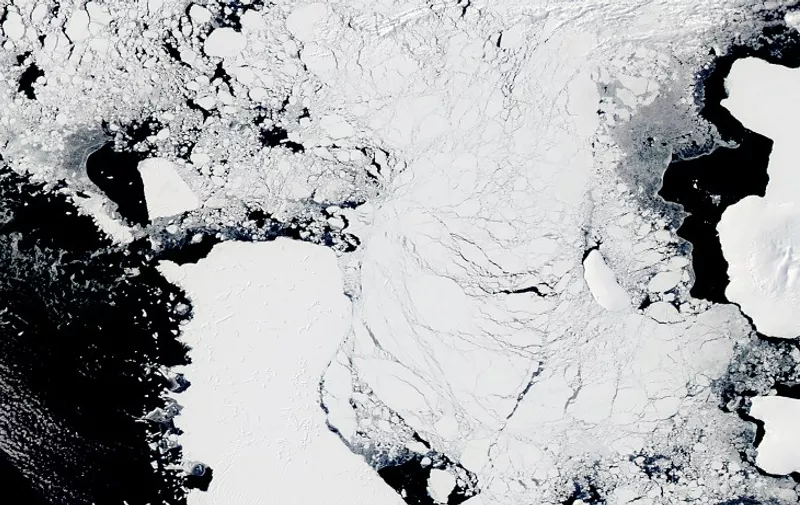 This NASA iceberg image released on November 28, 2014 shows NASA Earth Observatory's first look  at B31 following the Southern Hemisphere winter, acquired by the Moderate Resolution Imaging Spectroradiometer (MODIS) on the Aqua satellite on November 22, 2014. By that date, B31 had moved west in the Amundsen Sea and was free of surrounding debris and sea ice. Scientists expect that the berg will continue moving west. Winter has lifted from Antarcticas Pine Island Bay, covering the area in summer sun. As a result, overpassing satellites can once again acquire sunlit views of massive iceberg B31 as it drifts in the Amundsen Sea. In early November 2013, the giant iceberg separated from the front of Antarcticas Pine Island Glacier and began to move across Pine Island Bay, a basin of the Amundsen Sea. Icebergs of this size are irregular but not infrequent in Antarctica, noted University of Sheffield geographer Grant Bigg in a recent article about B31. In fact, the Southern Ocean routinely has between 30-40 icebergs that are larger than 18 kilometers (10 nautical miles) long. Still, scientists and others will track the trajectory of B31 closely as it enters the Southern Ocean. Maritime agencies, in particular, track icebergs because of the danger they can pose to ships. AFP PHOTO/NASA EARTH OBSERVATORY/JEFF SCHMALTZ/HANDOUT  =  RESTRICTED TO EDITORIAL USE / MANDATORY CREDIT: "AFP PHOTO HANDOUT-NASA EARTH OBSERVATORY/JEFF SCHMALTZ"/ NO MARKETING - NO ADVERTISING CAMPAIGNS/  NO A LA CARTE SALES / DISTRIBUTED AS A SERVICE TO CLIENTS /  =
 / AFP / NASA / JEFF SCHMALTZ