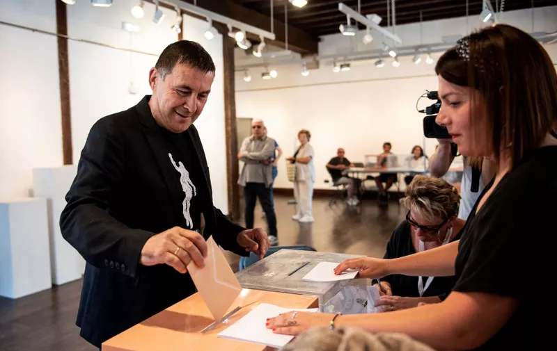 Secretary General of Basque pro-independence alliance of parties EH Bildu, Arnaldo Otegi, casts his ballot during Spain's general election, in Elgoibar on July 23, 2023. Spain votes today on whether to hand Socialist Prime Minister Pedro Sanchez a fresh four-year mandate or, as polls suggest, bring the right back to power with its far-right ally. (Photo by ANDER GILLENEA / AFP)