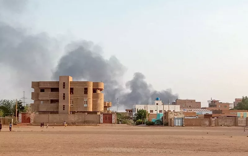 Smoke billows in the distance around the Khartoum Bahri district amid ongoing fighting on July 14, 2023. War-torn Sudan's capital experienced a communications blackout for several hours on July 14, residents said, as the army and paramilitary forces waged intense battles across Khartoum and humanitarian groups warned of worsening crises. (Photo by AFP)