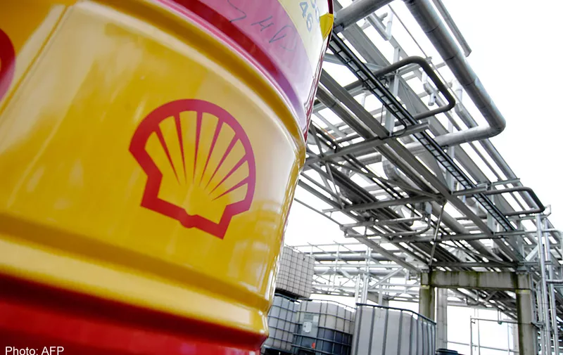 Shell barrels are seen at the Shell oil refinery and chemical works in Rotterdam, The Netherlands on Thursday September 23,  2004. A unit of Royal Dutch/Shell Group said Friday September 24, 2004, it will receive a shipment of crude oil from the U.S. Strategic Petroleum Reserve to help boost supplies after Hurricane Ivan disrupted petroleum operations in the Gulf of Mexico last week. Photographer: Paul O'Driscoll/Bloomberg News.