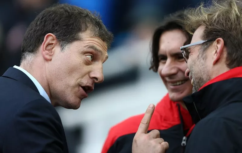 West Ham United's Croatian manager Slaven Bilic (L) chats with Liverpool's German manager Jurgen Klopp (R) ahead of the English Premier League football match between West Ham United and Liverpool at The Boleyn Ground in Upton Park, East London on January 2, 2016. AFP PHOTO / JUSTIN TALLIS

RESTRICTED TO EDITORIAL USE. No use with unauthorized audio, video, data, fixture lists, club/league logos or 'live' services. Online in-match use limited to 75 images, no video emulation. No use in betting, games or single club/league/player publications. / AFP / JUSTIN TALLIS