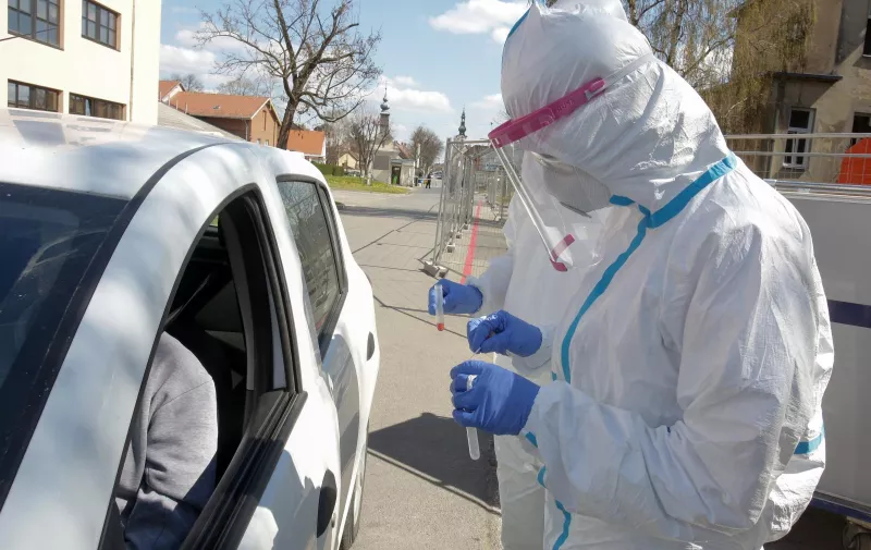 02.04.2020., Osijek - U KBC Osijek ''drive in'' testiranje na koronavirus nije novost. Prvog testiranog imali sui jos 01.02.2020. godine i na neki nacin su pioniri ovakve vrste testiranja. Photo: Dubravka Petric/PIXSELL