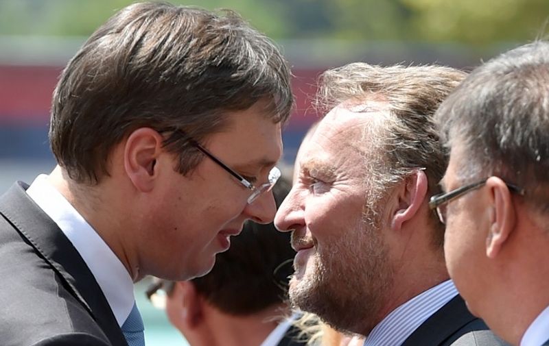 Serbian Prime Minister Aleksandar Vucic (L) welcomes the member of the Presidency of Bosnia and Herzegovina Bakir Izetbegovic (2-R) in Belgrade on July 22, 2015. Bosnia's tripartite presidency pays fence-mending visit to Belgrade after Serbian Prime Minister Aleksandar Vucic was attacked by a stone-throwing mob at ceremonies marking the 20th anniversary of the Srebrenica massacre.   / 