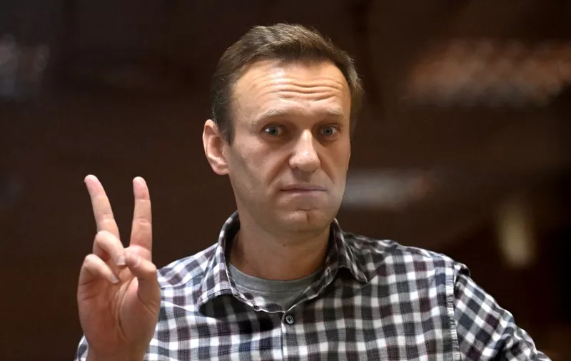 (FILES) In this file photograph taken on February 20, 2021, Russian opposition leader Alexei Navalny gestures as he stands inside a glass cell during a court hearing at the Babushkinsky district court in Moscow. - Russian prison officials are threatening to start force-feeding jailed Kremlin critic Alexei Navalny, his team said on April 12, 2021, after he lost eight kilograms (18 pounds) since starting a hunger strike. (Photo by Kirill KUDRYAVTSEV / AFP)