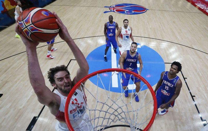 Spain's center Pau Gasol scores during the semi-final basketball match between Spain and France at the EuroBasket 2015 in Lille, northern France, on September 17, 2015. AFP PHOTO / POOL / JUAN CARLOS HIDALGO