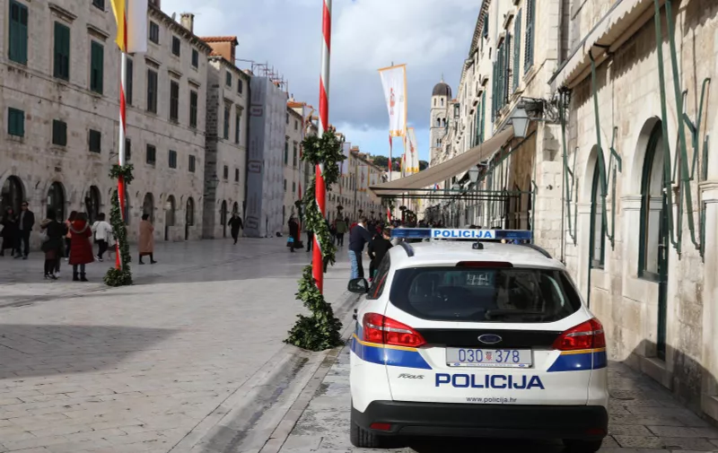 29.01.2019., Dubrovnik - Policijski ocevid na mjestu nesrece gdje je pronadjeno nekoliko tijela. Tri tjela su pronadjena u stanu dok je jedna ranjena zena prevezena u bolnicu.  Photo: Grgo Jelavic/PIXSELL