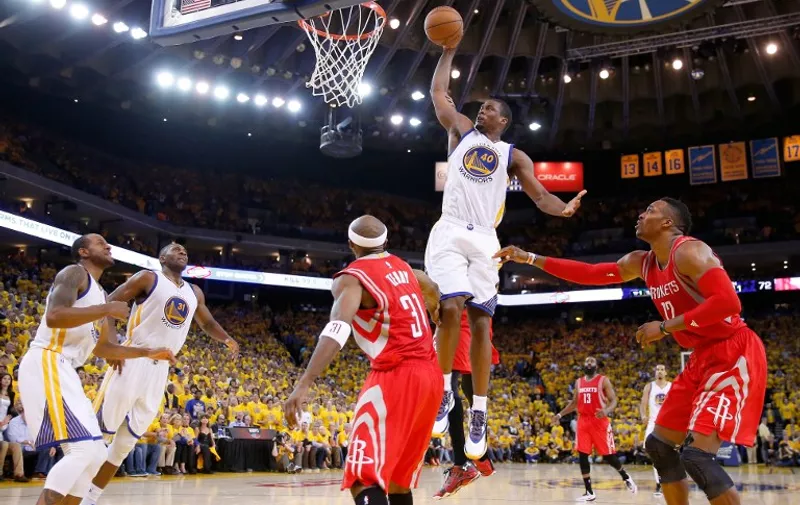 OAKLAND, CA - MAY 27: Harrison Barnes #40 of the Golden State Warriors dunks the ball in the fourth quarter against the Houston Rockets during game five of the Western Conference Finals of the 2015 NBA Playoffs at ORACLE Arena on May 27, 2015 in Oakland, California. NOTE TO USER: User expressly acknowledges and agrees that, by downloading and or using this photograph, user is consenting to the terms and conditions of Getty Images License Agreement.  /AFP