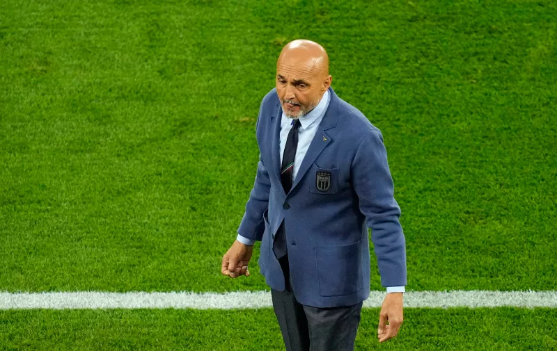Italy's head coach Luciano Spalletti gestures during a Group B match between Spain and Italy at the Euro 2024 soccer tournament in Gelsenkirchen, Germany, Thursday, June 20, 2024. (AP Photo/Andreea Alexandru)