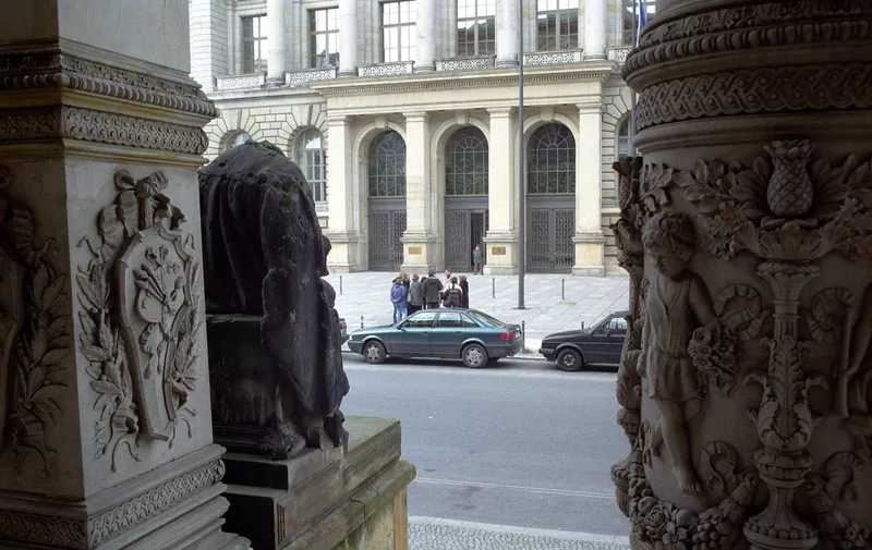 View through the ornate columns of the entrance portal of the Martin-Gropius-Bau at the Berlin House of Deputies./View through the ornate columns of the entrance portal of the Martin-Gropius-Bau to the Berlin House of Representatives.
Berlin House of Representatives, berlin, berlin, germany - 01 Apr 2000,Image: 712534650, License: Rights-managed, Restrictions: , Model Release: no