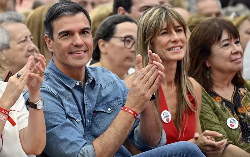 Spanish prime minister and candidate of the Spanish Socialist Party (PSOE), Pedro Sanchez (L) and his wife Begona Gomez attend the campaign closing rally in Getafe, outskirts of Madrid, on July 21, 2023 ahead of the July 23 general election. (Photo by JAVIER SORIANO / AFP)