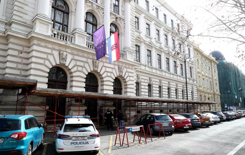 14.03.2024., Zagreb - U tijeku je evakuacija Zupanijskog suda zbog dojave da je u objektu postavljena bomba. Photo: Matija Habljak/PIXSELL
