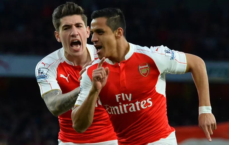Arsenal's Chilean striker Alexis Sanchez (R) celebrates with Arsenal's Spanish defender Hector Bellerin (L) after he scored the opening goal during the English Premier League football match between Arsenal and West Bromwich Albion at the Emirates Stadium in London on April 21, 2016.  / AFP PHOTO / GLYN KIRK / RESTRICTED TO EDITORIAL USE. No use with unauthorized audio, video, data, fixture lists, club/league logos or 'live' services. Online in-match use limited to 75 images, no video emulation. No use in betting, games or single club/league/player publications.  /