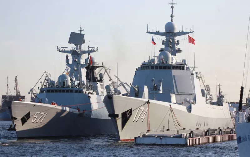 SAINT-PETERSBURG, RUSSIA - JULY 27: China's frigate Yuncheng (L) and missile destroyer Hefei (R) arrives at St Petersburg to take part in a ship parade marking Russian Navy Day in St. Petersburg, Russia, 27 July 2017. Sergey Mihailicenko / Anadolu Agency (Photo by Sergey Mihailicenko / ANADOLU AGENCY / Anadolu via AFP)