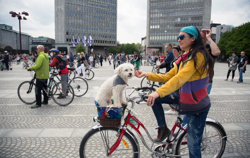 A woman with her dog seated in a bicycle basket takes part during the demonstration.
Around five hundred people protested in front of Slovenian parliament building against the government and its alleged corruption amid the coronavirus measures and restrictions.//SOPAIMAGES_1.7357/2004272112/Credit:Luka Dakskobler / SOPA Im/SIPA/2004272115, Image: 515534776, License: Rights-managed, Restrictions: , Model Release: no, Credit line: Luka Dakskobler / SOPA Im / Sipa Press / Profimedia