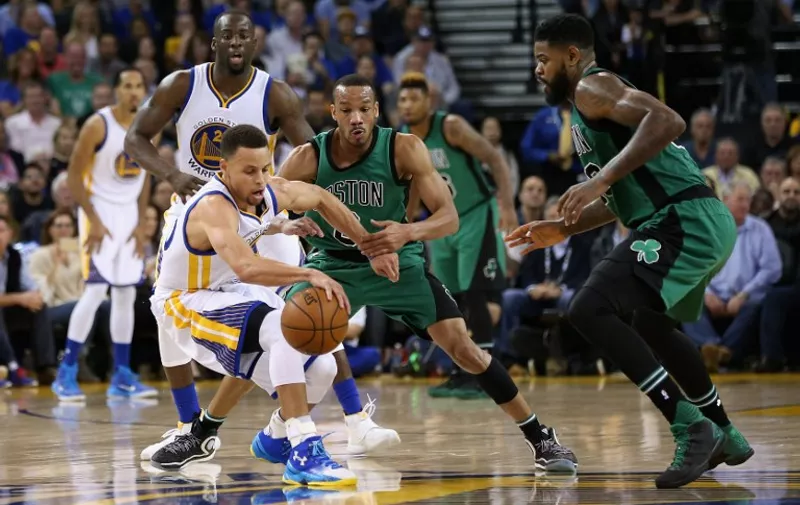 OAKLAND, CA - APRIL 01: Avery Bradley #0 and Amir Johnson #90 of the Boston Celtics try to steal the ball from Stephen Curry #30 of the Golden State Warriors at ORACLE Arena on April 1, 2016 in Oakland, California. NOTE TO USER: User expressly acknowledges and agrees that, by downloading and or using this photograph, User is consenting to the terms and conditions of the Getty Images License Agreement.   Ezra Shaw/Getty Images/AFP