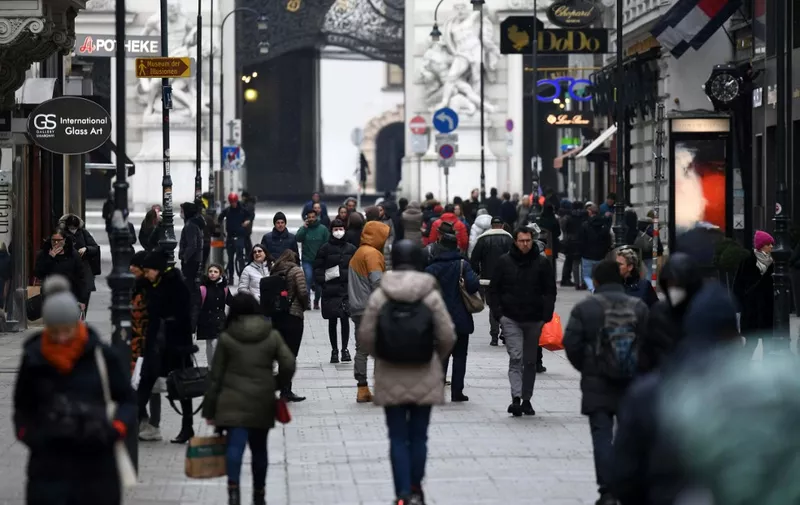 People go shopping in Vienna's Kaerntner Street as Austria reduces its lockdown restrictions  on February 8, 2021 amid the ongoing coronavirus COVID-19 pandemic. (Photo by HELMUT FOHRINGER / APA / AFP) / Austria OUT
