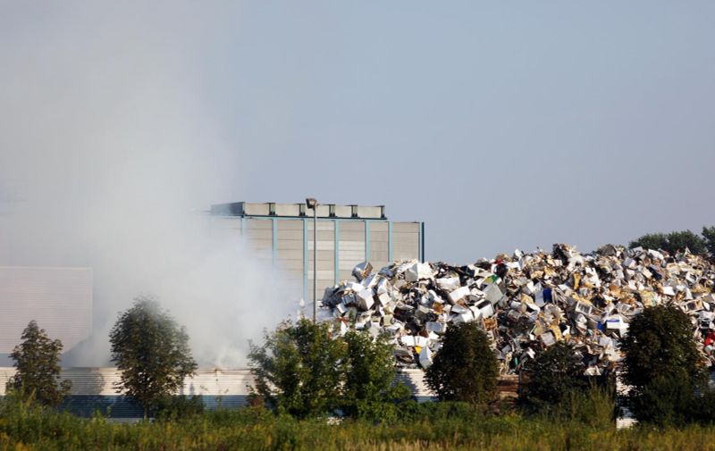 30.08.2015., Zagreb - Oko 17 sati doslo je do zapaljenja otpada u prostoru tvrtke CIOS. Ocevid je u tijeku.
Photo: Borna Filic/PIXSELL