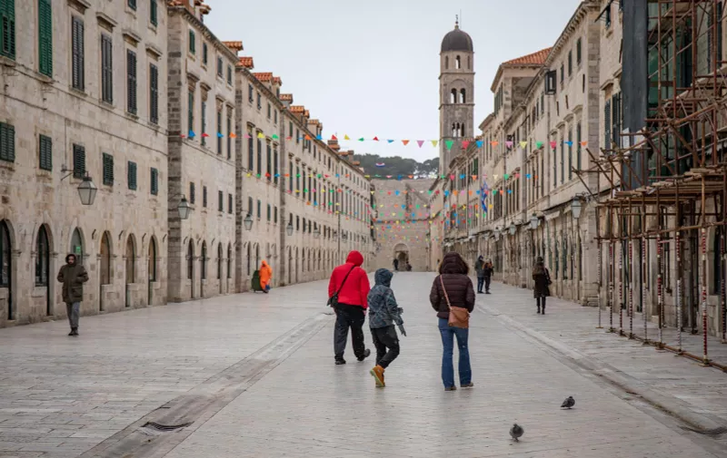 13.02.2021., Stara gradska jezgra, Dubrovnik - Izrazito hladno vrijeme uz lagani snijeg.rPhoto: Grgo Jelavic/PIXSELL