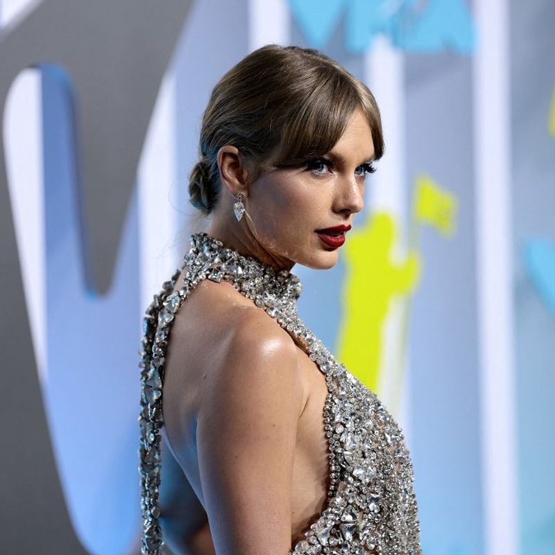 NEWARK, NEW JERSEY - AUGUST 28: Taylor Swift attends the 2022 MTV VMAs at Prudential Center on August 28, 2022 in Newark, New Jersey.   Dimitrios Kambouris/Getty Images for MTV/Paramount Global/AFP (Photo by Dimitrios Kambouris / GETTY IMAGES NORTH AMERICA / Getty Images via AFP)