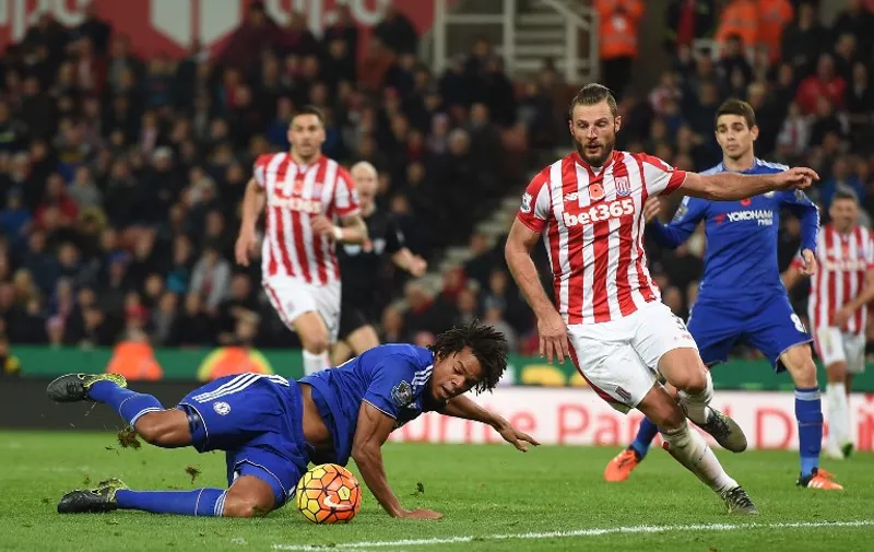 Chelsea's French striker Loic Remy (L) tries to re-gain his balance for a shot during the English Premier League football match between Stoke City and Chelsea at the Britannia Stadium in Stoke-on-Trent, central England on November 7, 2015. Stoke won the game 1-0. AFP PHOTO / PAUL ELLIS

RESTRICTED TO EDITORIAL USE. No use with unauthorized audio, video, data, fixture lists, club/league logos or 'live' services. Online in-match use limited to 75 images, no video emulation. No use in betting, games or single club/league/player publications..