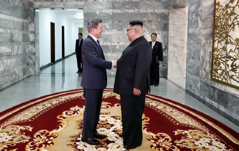 This picture taken on May 26, 2018 and released by the Blue House via Dong-A Ilbo shows South Korea's President Moon Jae-in (L) shaking hands with North Korea's leader Kim Jong Un before their second summit at the north side of the truce village of Panmunjom in the Demilitarized Zone (DMZ).
South Korea said President Moon Jae-in met with North Korea's leader Kim Jong Un on May 26 inside the Demilitarised Zone dividing the two nations, a day after US President Donald Trump threatened to abandon a summit with Pyongyang. / AFP PHOTO / Dong-A Ilbo / Handout / South Korea OUT
