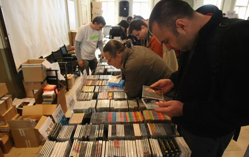 28.04.2011., Zagreb - Diskografske kuce Aquarius Records,Dancing Bear i Menart organizirale su proljetni glazbeni outlet u kinu Europa na kojem kupci mogu kupiti vise od 10000 glazbenih CD-e po jako povoljnim cijenama.
Photo: Jurica Galoic/PIXSELL