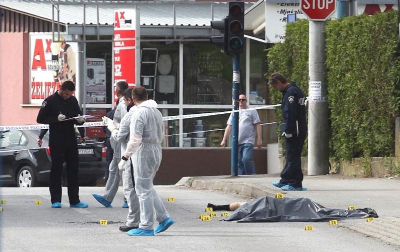 03.05.2015., Zagreb - U jutro oko 7.55 sati, u Glavnoj ulici u Sesvetama ubijen je muskarac. Policija obavlja ocevid. Photo: Zeljko Lukunic/PIXSELL