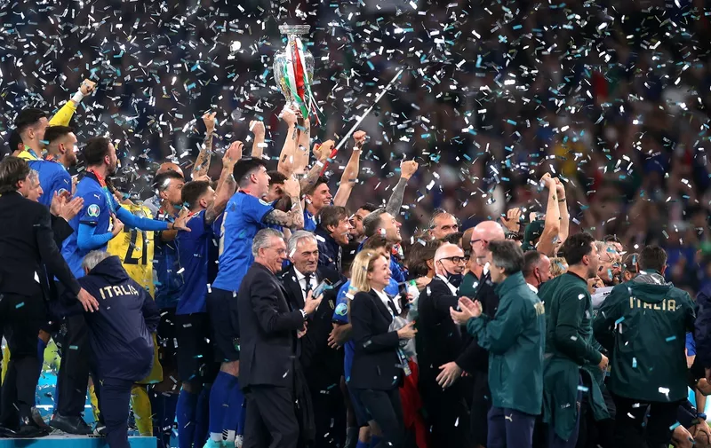 Soccer Football - Euro 2020 - Final - Italy v England - Wembley Stadium, London, Britain - July 11, 2021  Italy celebrate with the trophy after winning Euro 2020 Pool via REUTERS/Carl Recine