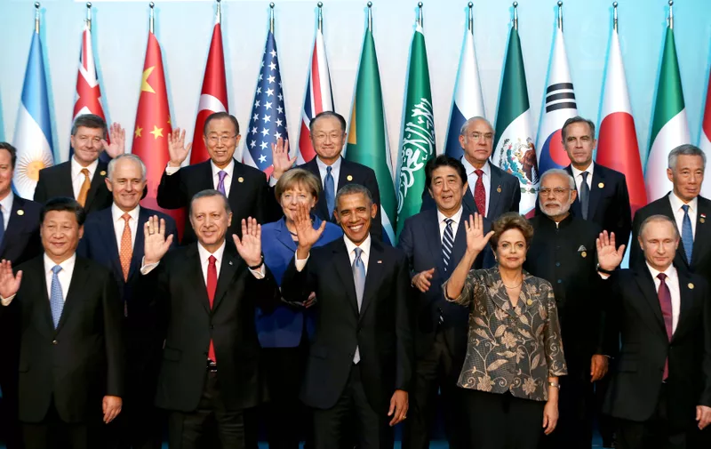 (Front row L-R) Chinese President Xi Jinping, Turkish President Recep Tayyip Erdogan, US President Barack Obama, Brazilian President Dilma Rousseff, Russian President Vladimir Putin, (2nd Row L-R) Australian Prime Minister Malcolm Turnbull, German Chancellor Angela Merkel, Japanese Prime Minister Shinzo Abe, Indian Prime Minister Narendra Modi, Singapore's Prime Minister Lee Hsien Loong, (3rd row L-R) Guy Ryder, Director General of International Labour Organisation (ILO), UN Secretary-General Ban Ki-moon, World Bank President Jim Yong Kim, Angel Gurria (L), Secretary-General of Organization for Economic Co-operation and Development (OECD), Bank of England Governor and Financial Stability Board (FSB) Chairman Mark Carney pose for a family photo during the G20 Turkey Leaders Summit on November 15, 2015 in Antalya, Turkey.   AFP PHOTO / POOL / BERK OZKAN
