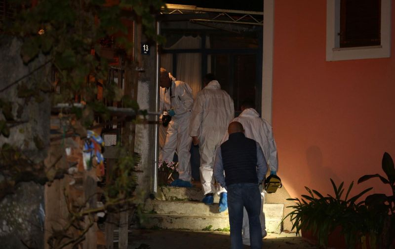 23.10.2019., Rijeka - Mrtvo tijelo zenske osobe pronadjeno u kuci  u mjestu Cavle. Policija obavlja ocevid.
Photo:Goran Kovacic/PIXSELL