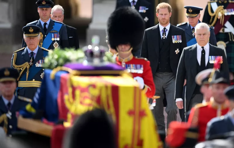 Britain's King Charles III, Britain's Prince William, Prince of Wales, Britain's Earl of Snowdon Britain's Prince Harry, Duke of Sussex and Britain's Prince Andrew, Duke of York walk behind the coffin of Queen Elizabeth II, adorned with a Royal Standard and the Imperial State Crown and pulled by a Gun Carriage of The King's Troop Royal Horse Artillery, during a procession from Buckingham Palace to the Palace of Westminster, in London on September 14, 2022. - Queen Elizabeth II will lie in state in Westminster Hall inside the Palace of Westminster, from Wednesday until a few hours before her funeral on Monday, with huge queues expected to file past her coffin to pay their respects. (Photo by Daniel LEAL / POOL / AFP)