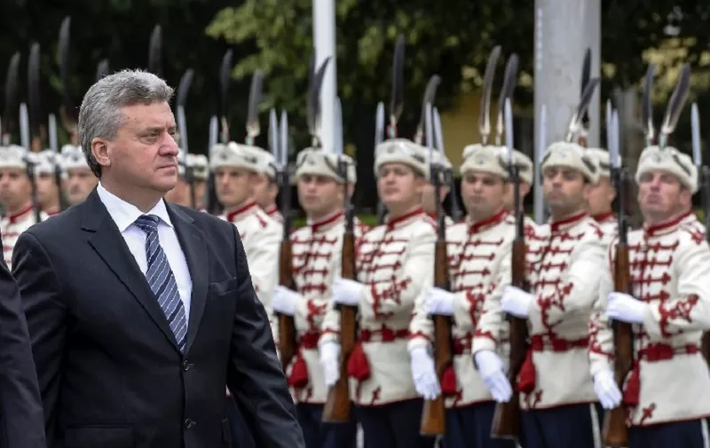 Macedonian President Gjorge Ivanov inspects a Bulgarian guard of honor during an official welcoming ceremony in Sofia on June 14, 2018. / AFP PHOTO / Velko ANGELOV