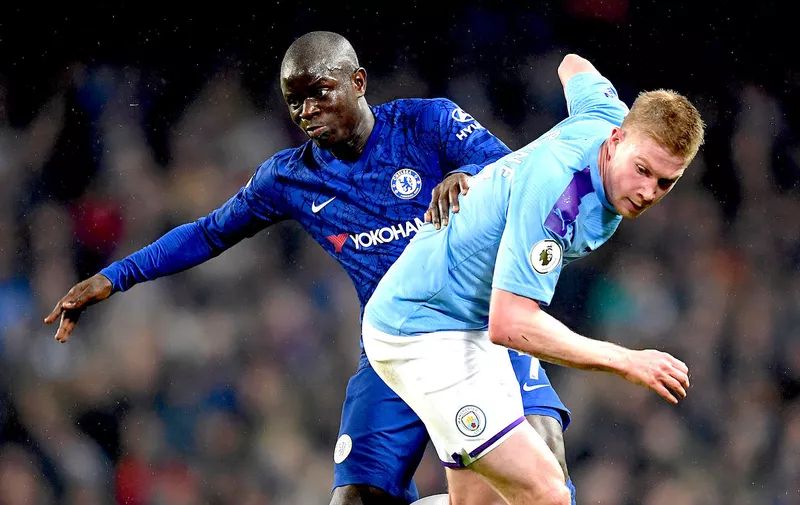 MANCHESTER, ENGLAND - NOVEMBER 23: N'Golo Kante of Chelsea battles with Kevin De Bruyne of Manchester City during the Premier League match between Manchester City and Chelsea FC at Etihad Stadium on November 23, 2019 in Manchester, United Kingdom. (Photo by Michael Regan/Getty Images)