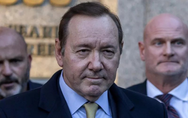 US actor Kevin Spacey leaves United Sates District Court for the Southern District of New York on October 20, 2022 in New York City. - A New York court on Octobwer 20, 2022 dismissed a $40 million sexual misconduct lawsuit brought against Kevin Spacey by an actor who claimed the disgraced Hollywood star targeted him when he was 14. (Photo by Yuki IWAMURA / AFP)