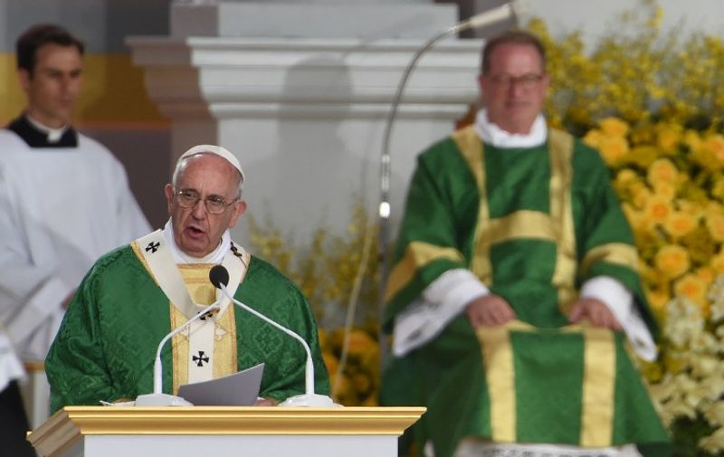 Pope Francis celebrates an open-air mass at the Benjamin Franklin Parkway in Philadelphia, Pennsylvania, on September 27, 2015. AFP PHOTO/JEWEL SAMAD