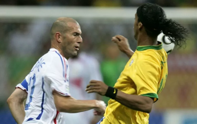 French midfielder Zinedine Zidane (L) vies with Brazilian midfielder Ronaldinho (R) during the quarter-final World Cup football match between Brazil and France at Frankfurt's World Cup Stadium, 01 July 2006.  A Thierry Henry goal handed France a deserved 1-0 win over lacklustre defending champions Brazil in a World Cup quarter-final here.     AFP PHOTO / PASCAL PAVANI