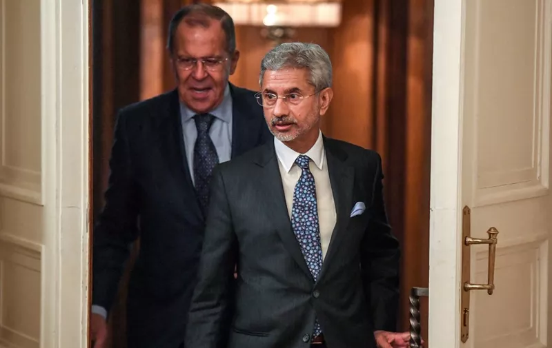 Russian Foreign Minister Sergei Lavrov (L) and Indian Foreign Secretary Subrahmanyam Jaishankar arrive ahead of their meeting in Moscow on August 28, 2019. (Photo by Yuri KADOBNOV / AFP)