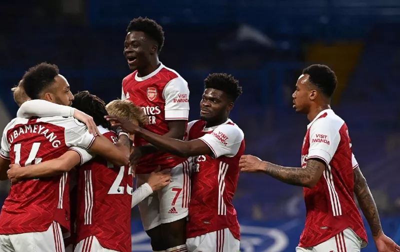 Arsenal's English midfielder Emile Smith Rowe celebrates with teammates after scoring his team's opening goal during the English Premier League football match between Chelsea and Arsenal at Stamford Bridge in London on May 12, 2021. (Photo by Shaun Botterill / POOL / AFP) / RESTRICTED TO EDITORIAL USE. No use with unauthorized audio, video, data, fixture lists, club/league logos or 'live' services. Online in-match use limited to 120 images. An additional 40 images may be used in extra time. No video emulation. Social media in-match use limited to 120 images. An additional 40 images may be used in extra time. No use in betting publications, games or single club/league/player publications. /