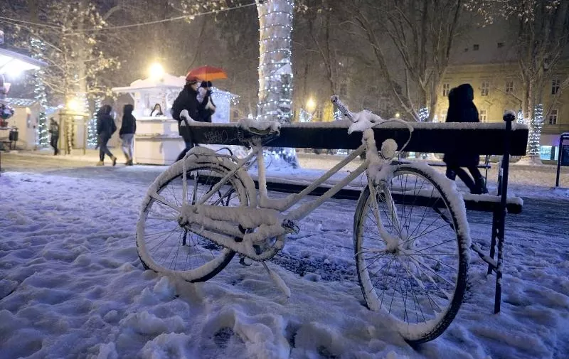 U Zagrebu je jutros izmjereno od 10-15 cm snijega