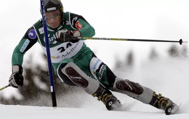 Slovenia's clears a gate during the men's World Cup slalom in Adelboden 08 February 2004. Grubelnik placed fifth, as Austria's Rainer Schoenfelder won the event ahead of US Bode Miller and compatriot Benjamin Raich. 