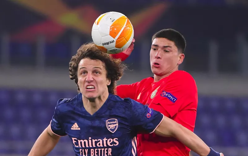 Soccer Football - Europa League - Round of 32 First Leg - Benfica v Arsenal - Stadio Olimpico, Rome, Italy - February 18, 2021 Arsenal's David Luiz in action with Benfica's Darwin Nunez REUTERS/Alberto Lingria