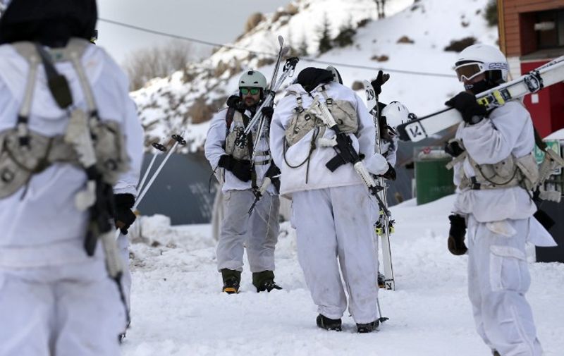 Israeli soldiers of the alpine unit patrol on ski at the Mount Hermon ski resort, in the Israeli-occupied Golan Heights, on January 21, 2016.
For Israelis, the Hermon range, straddling Lebanon and the Syrian and Israeli-held sectors of the Golan, is a highly strategic area under close surveillance. / AFP / THOMAS COEX / TO GO WITH AFP STORY BY DAPHNE ROUSSEAU
