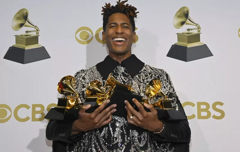LAS VEGAS, NEVADA - APRIL 03: Jon Batiste winner of best American roots performance, best American roots song, best music video and best score soundtrack for visual media poses in the winners photo room during the 64th Annual GRAMMY Awards at MGM Grand Garden Arena on April 03, 2022 in Las Vegas, Nevada.   David Becker/Getty Images for The Recording Academy/AFP (Photo by David Becker / GETTY IMAGES NORTH AMERICA / Getty Images via AFP)