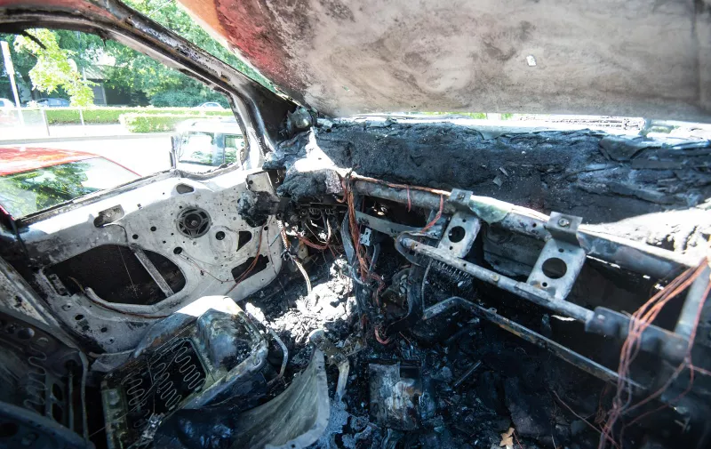 11.08.2023., Zagreb - Na parkliralistu u Vukovarskoj ulici  zapalio se automobil. Photo: Neva Zganec/PIXSELL