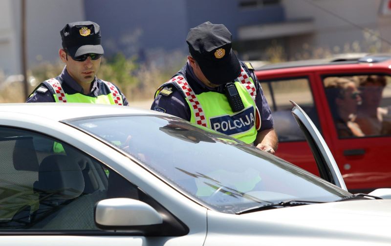 15.07.2011., Zadar - U patroli s ophodnjom prometne policije iz PU Zadarske zatecena su tri vozaca koja su prekoracila dozvoljenu brzinu u naselju od 50 km/h. Ipak, policajci su ih pustili s upozorenjem.
Photo: Filip Brala/PIXSELL